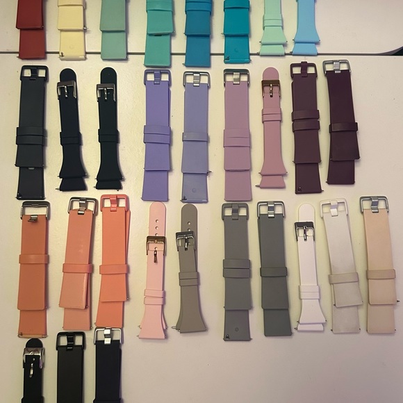 Fitbit Versa Watch + Band Bundle + Charger + Screen Protectors - Picture 4 of 12